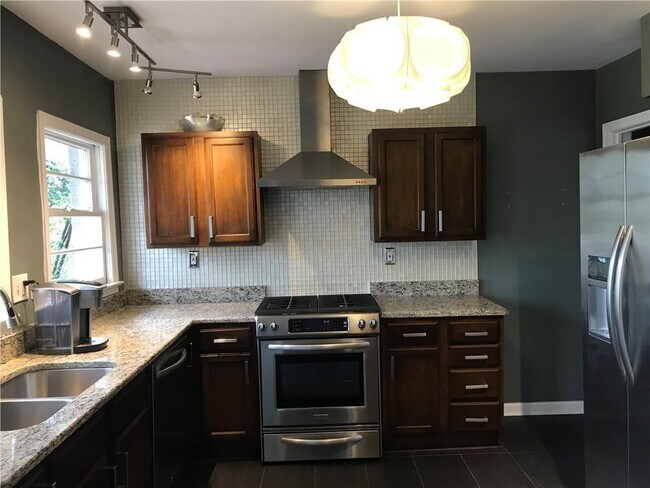 Building Photo - 1368 Lavista Rd NE