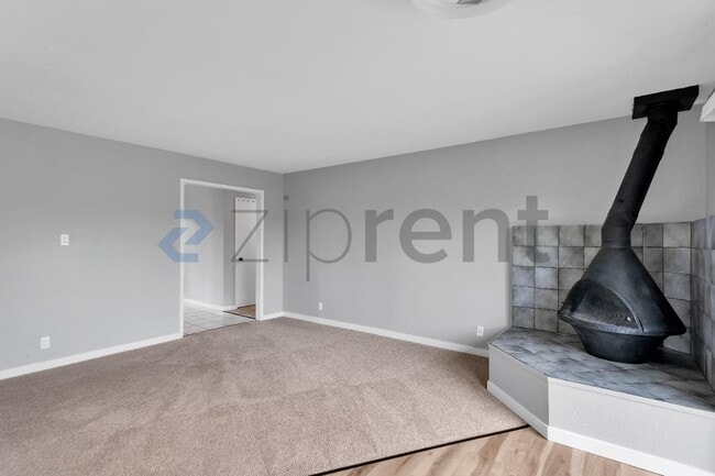 Building Photo - 25 Leslie Ct