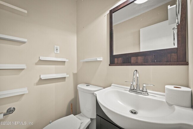 Building Photo - 909 Westgate Dr