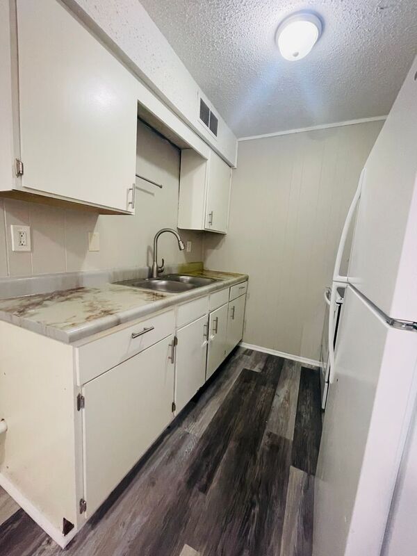 Building Photo - 225 SE 121st Rd