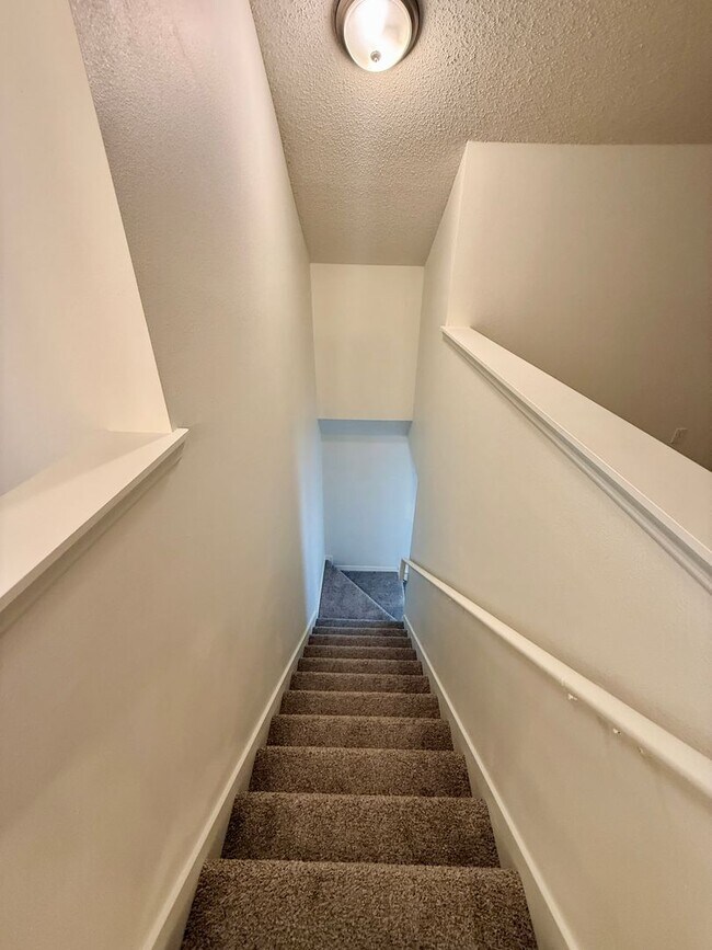 Building Photo - Nice 4/2 Two-Story Home in Seminole County...