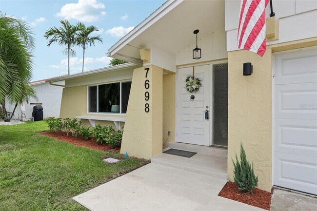 Building Photo - 7698 Cardiff Ct N