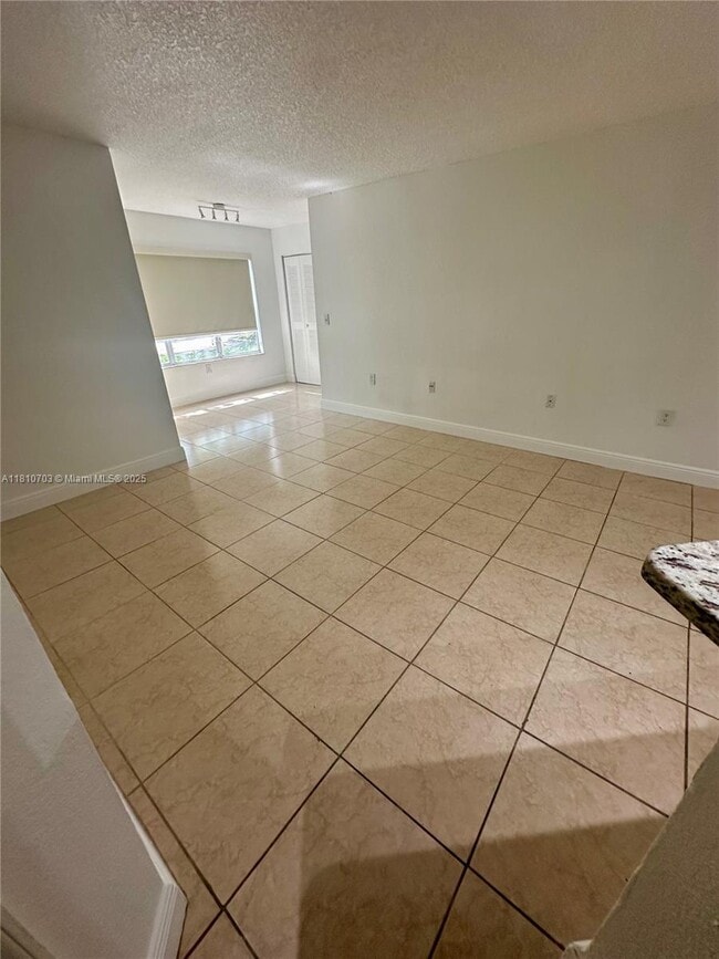 Building Photo - 595 Vista Isles Dr