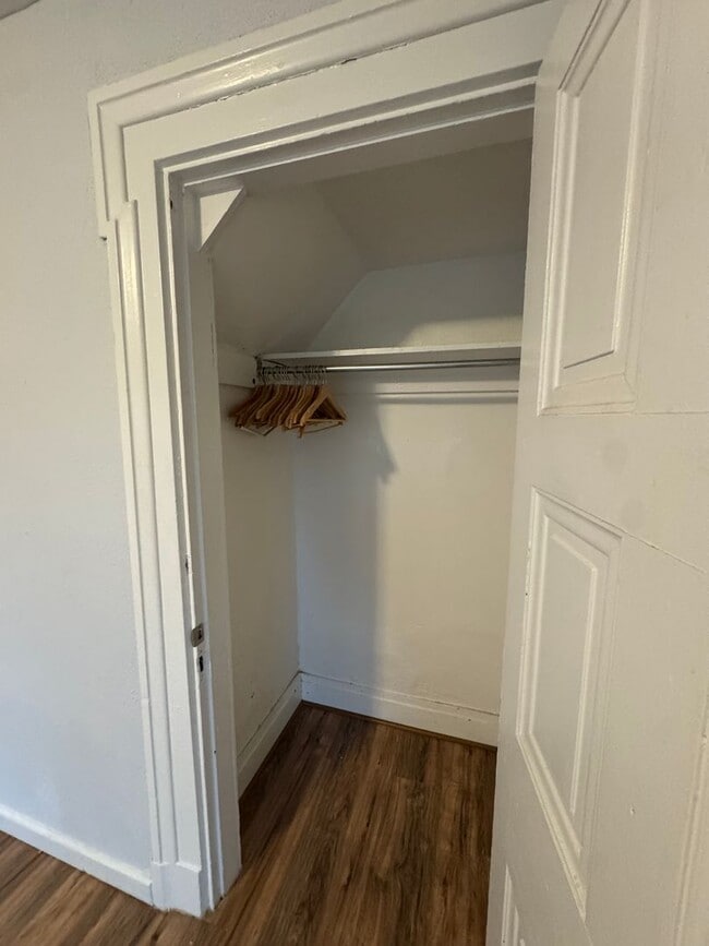 Building Photo - Charming and spacious 5BR Home in East Liberty