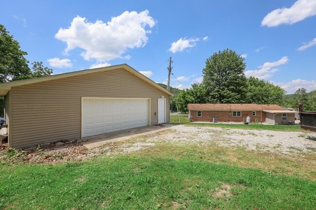 Building Photo - 616 Red Lick Rd