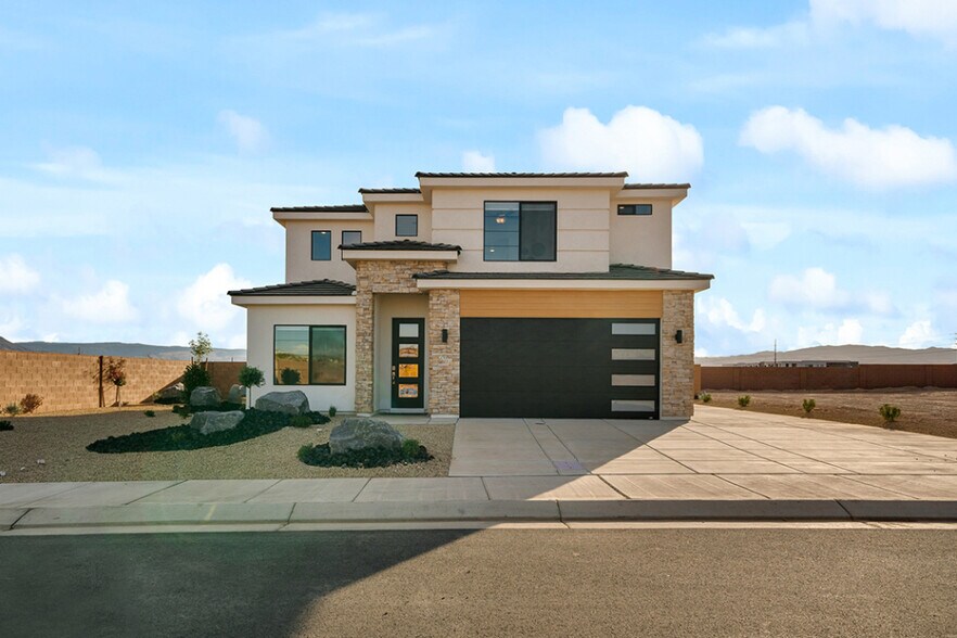 Building Photo - 6068 S White Trails Dr