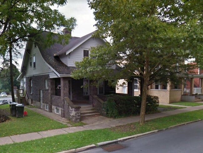 Building Photo - College Avenue, West-626