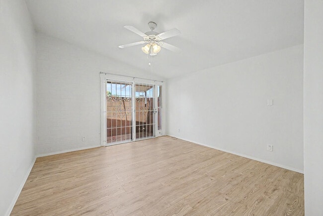 Building Photo - 10606 W Oakmont Dr