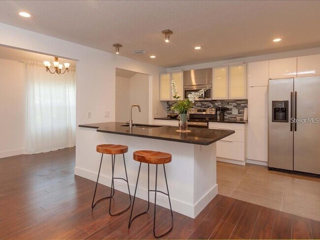 Building Photo - 1830 Staunton Ave