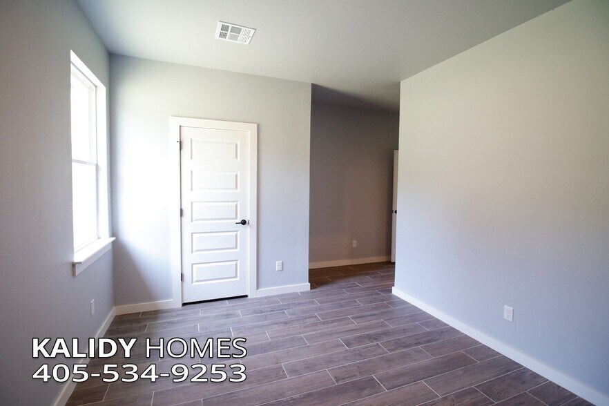 Building Photo - 1755 Kalidy Dr