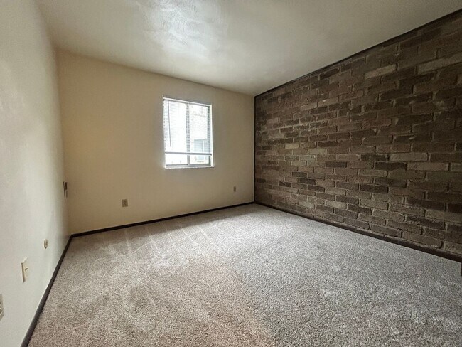 Building Photo - 602 Kellywood Manor