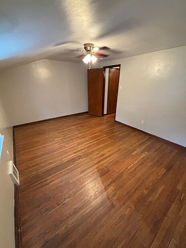 Building Photo - Single Family Home