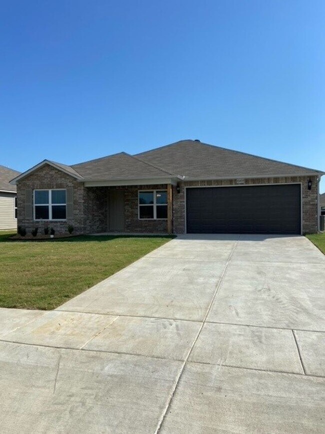 Building Photo - Four Bedroom | Two Bathroom Home in Woods ...