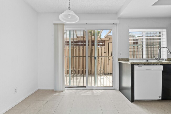 Building Photo - 1 Bedroom Townhouse With Hardwood Flooring...