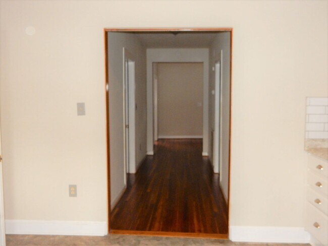 Building Photo - Elm/436