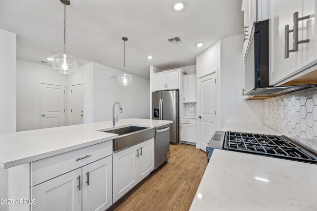 Building Photo - 15825 W Gray Fox Trl