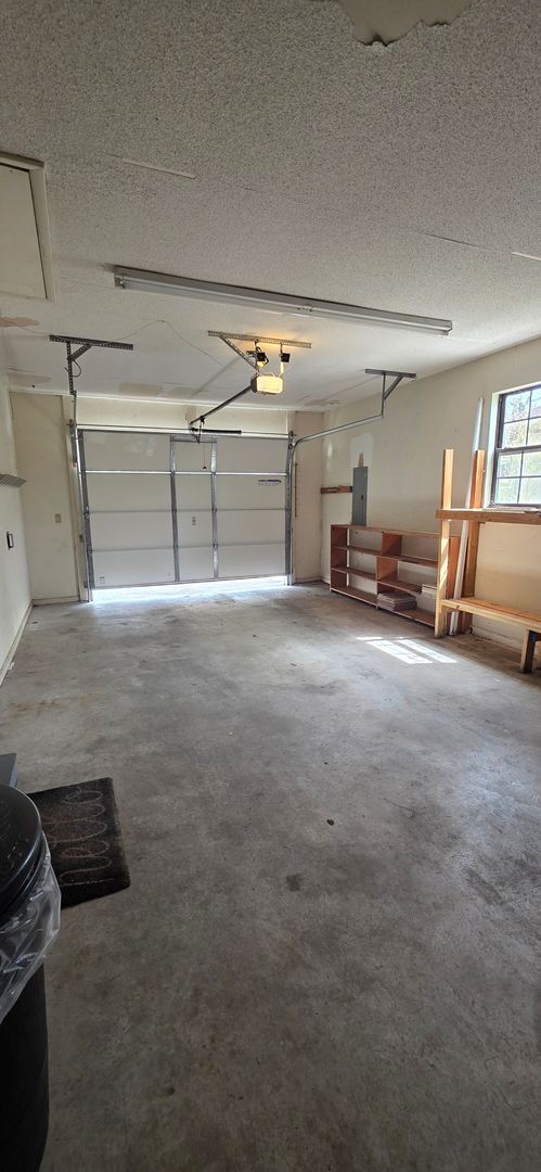 Building Photo - Location, Location, Location! This 3 bedroom / 2 bath is located within walking distance to Druid...