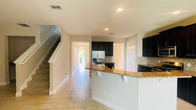 Building Photo - 1033 Vinsetta Cir