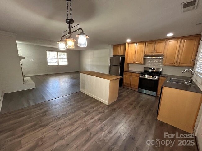 Building Photo - 3312 Circles End Cir