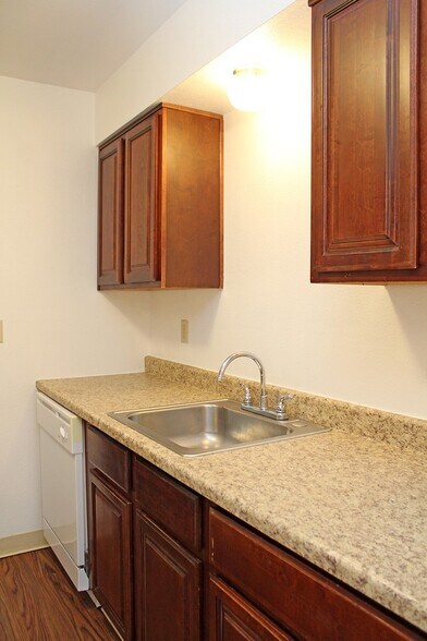 Building Photo - 3805-3805 SE Cesar Estrada Chavez Blvd