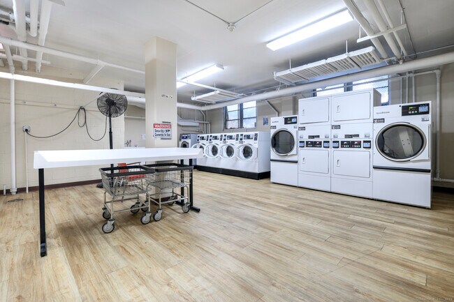 Building Photo - 25 Cartright St