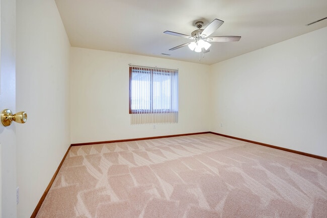 Building Photo - 10 Redtail Ct