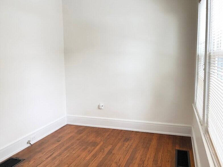 Building Photo - 693 Linwood Ave