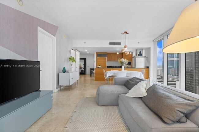 Building Photo - 495 Brickell Ave