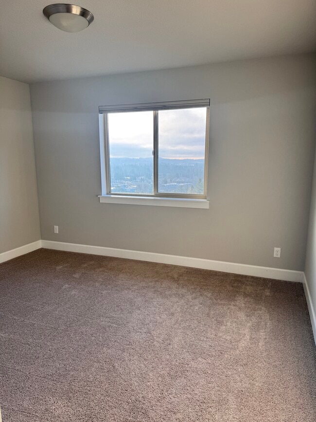 Building Photo - 12050 SW Autumnview St