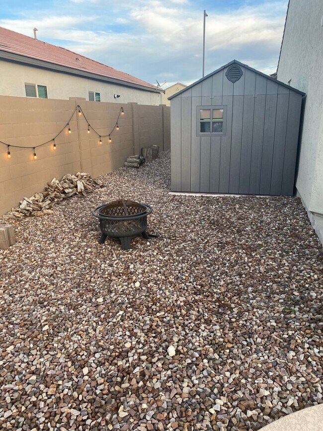 Building Photo - Fully furnished short term rental in Florence w/heated pool and spa