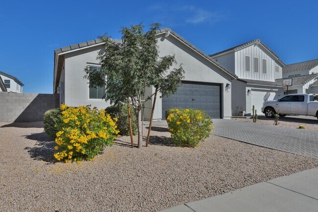 Building Photo - 548 E Vail Ln