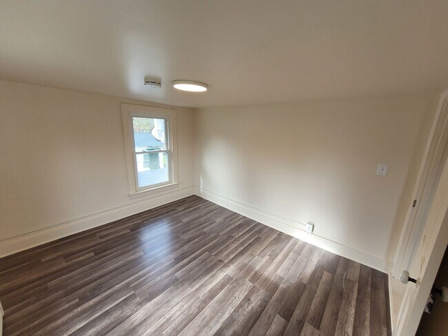 Building Photo - 103 Schoolhouse Rd