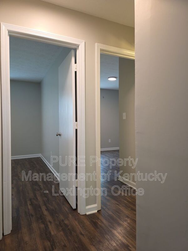 Building Photo - 3793 Camelot Dr