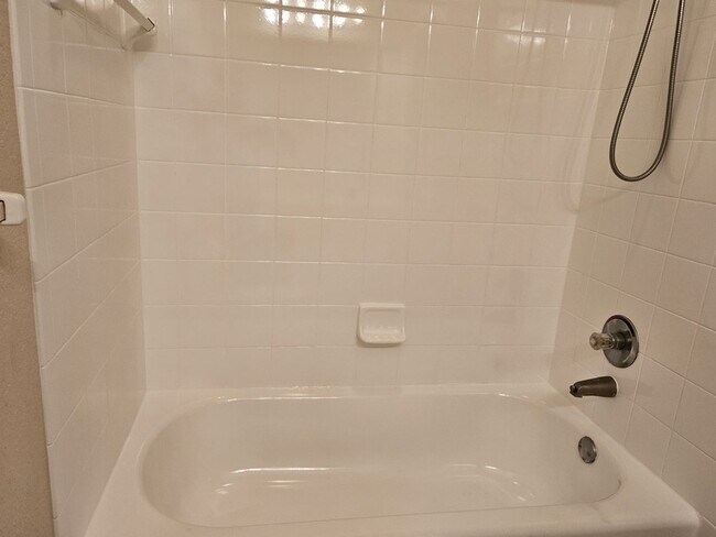 Building Photo - Beautiful First Floor, 1 Bedroom, 1 Bath, corner unit for rent in the Enclave of New Tampa