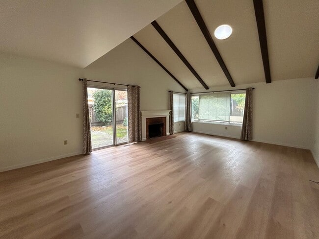 Building Photo - 22 Meadowgreen Cir