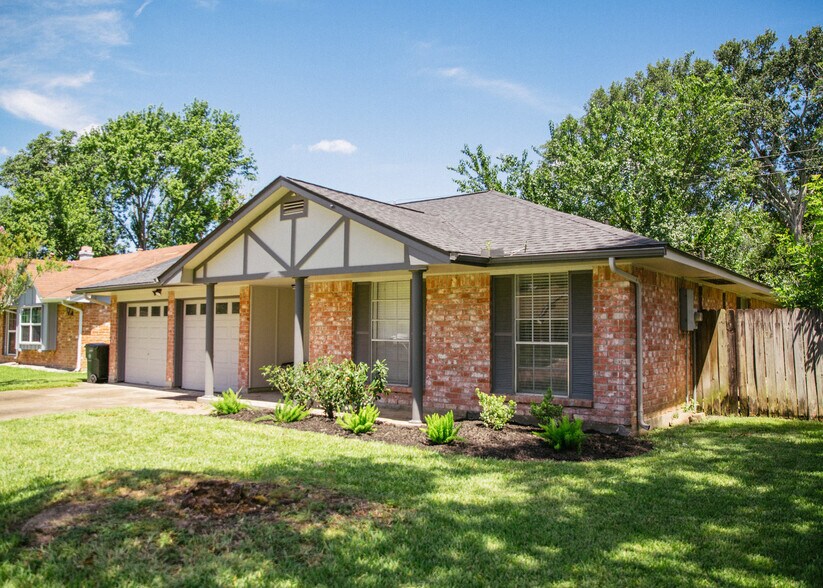 Building Photo - 13602 Fernhill Dr