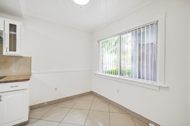 Building Photo - 2878 Donnelly Dr