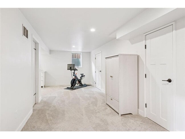 Building Photo - 5041 W 56th St