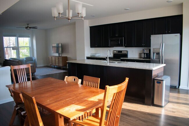 Building Photo - 2310 Avinity Ct