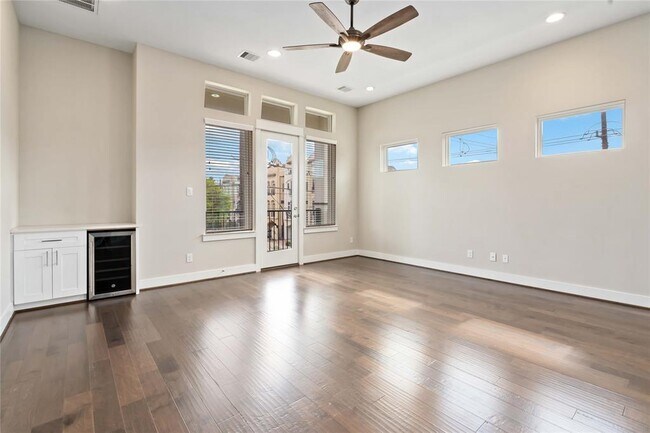 Building Photo - 1302 W 23rd St