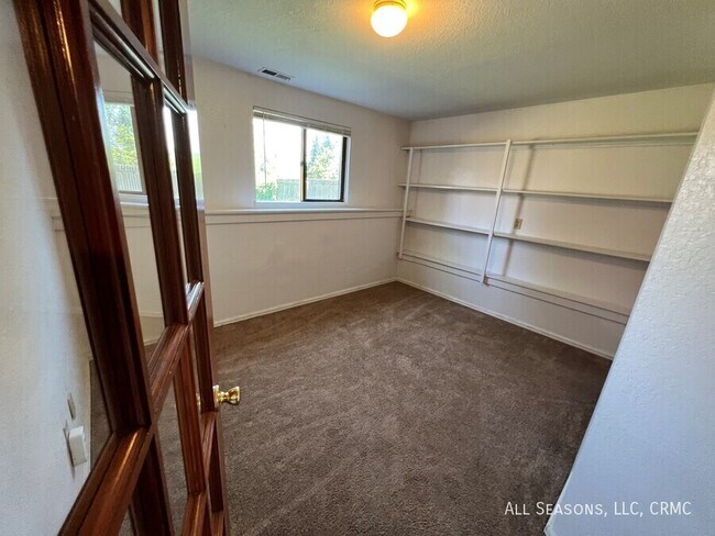 Building Photo - 2170 Wickes Rd