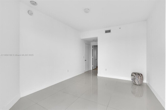 Building Photo - 17111 Biscayne Blvd