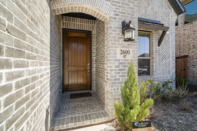 Building Photo - 2600 Chester Dr