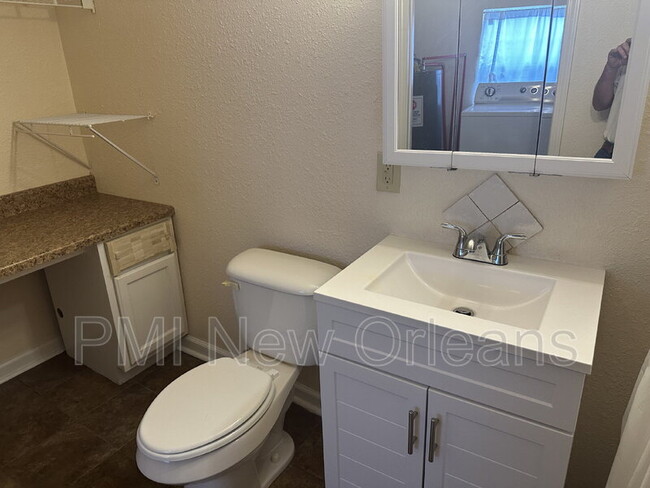 Building Photo - 2328 Mandeville St