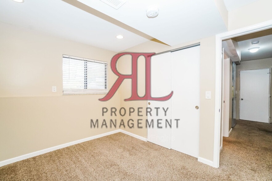 Building Photo - 836 Hickok Dr