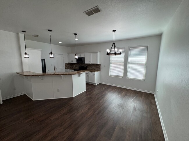 Building Photo - 7309 Bellini St