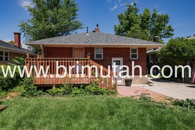 Building Photo - 628 Browning Ave S