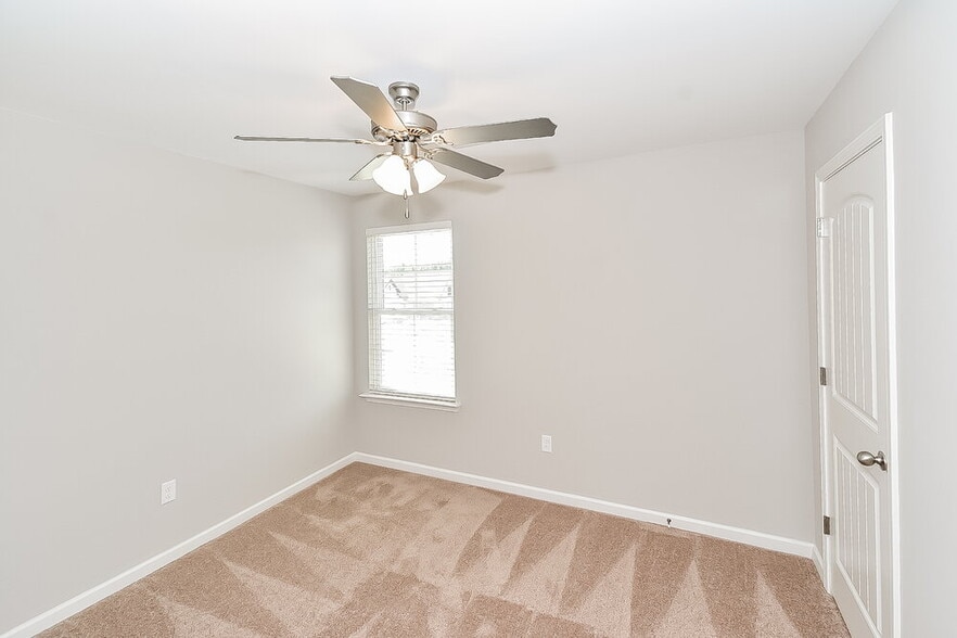 Building Photo - 4645 Spike Ln