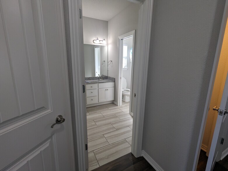 Bathroom that serves the two bedrooms on the opposite side, split floorplan - 4360 W Wales Dr