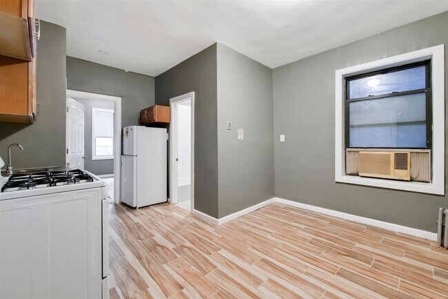 Building Photo - 194 Kensington Ave